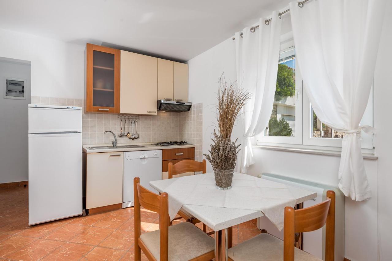 Dvorine Apartment Tisno Exterior photo